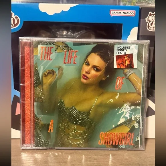 Taylor Swift The Life of a Showgirl SIGNED CD Photo #3 - Picture 1 of 3